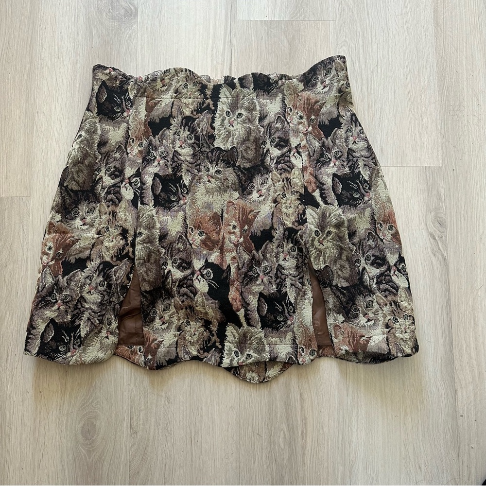 Fashion Brand Company Tapestry Cat skirt.